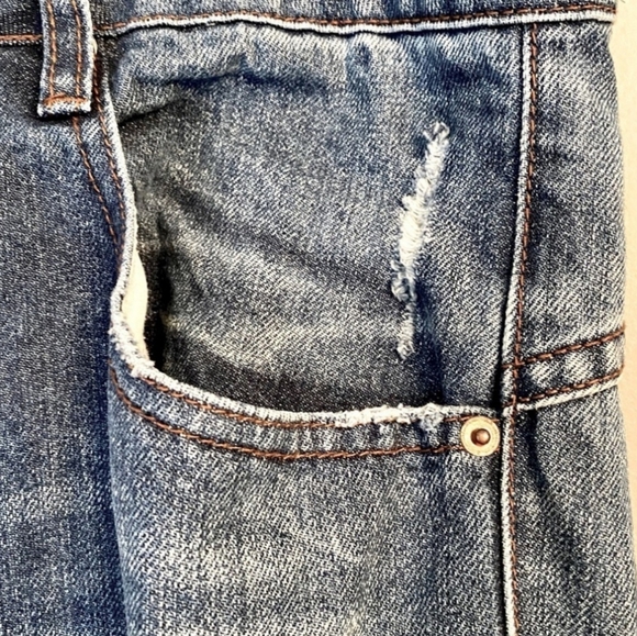 FOREVER 21 Womens Size 10 Distressed Jeans - Picture 4 of 6